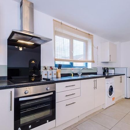 Cozy 1 Bedroom Apartment, Prime Location , Free Parking Манчестер Экстерьер фото