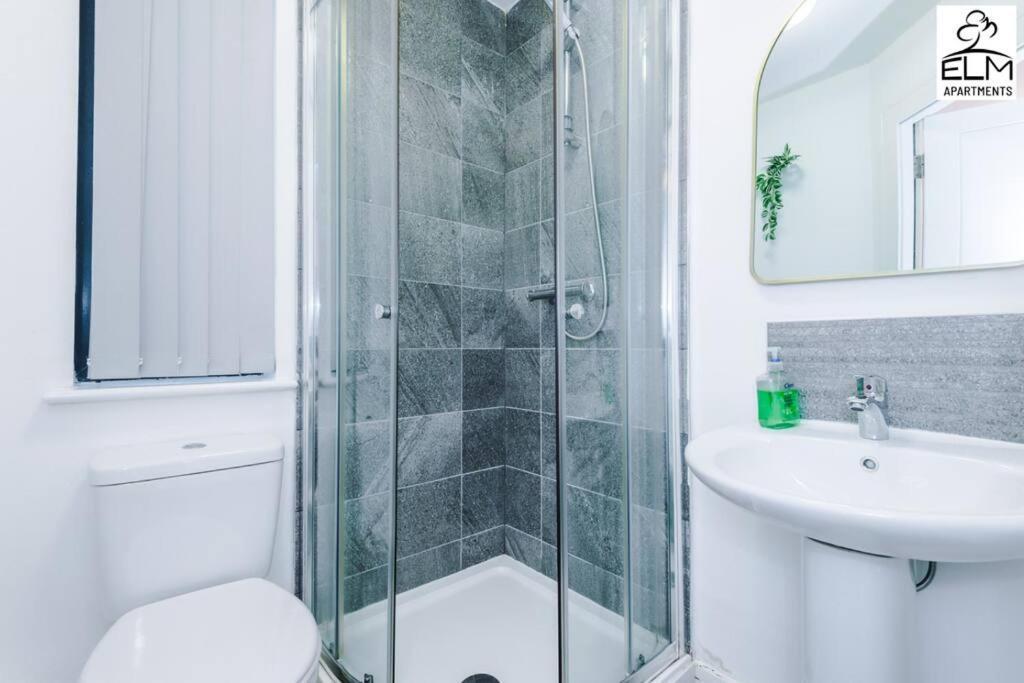 Cozy 1 Bedroom Apartment, Prime Location , Free Parking Манчестер Экстерьер фото