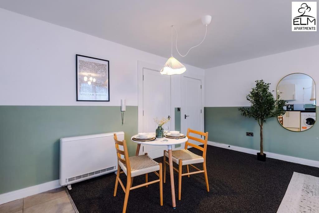 Cozy 1 Bedroom Apartment, Prime Location , Free Parking Манчестер Экстерьер фото