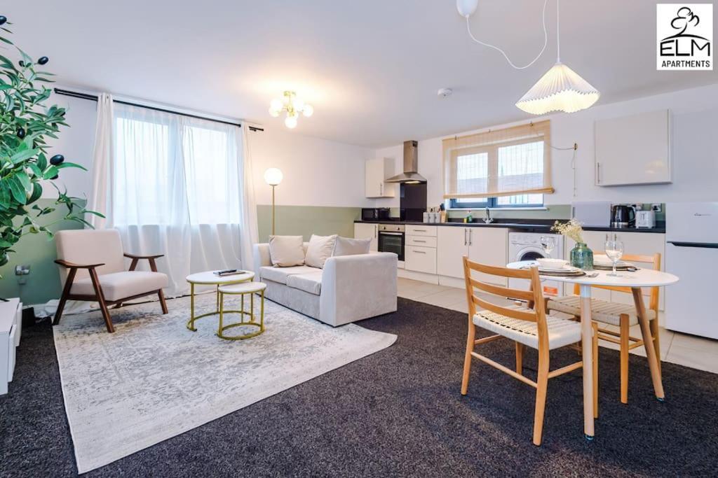 Cozy 1 Bedroom Apartment, Prime Location , Free Parking Манчестер Экстерьер фото